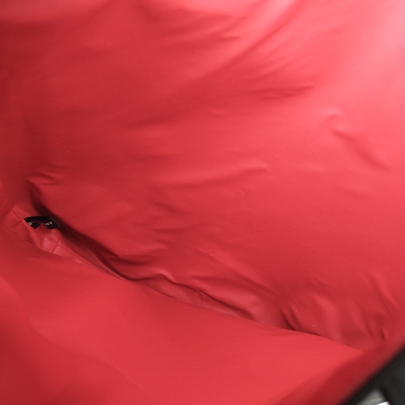 Givenchy - Picture 3 of 5